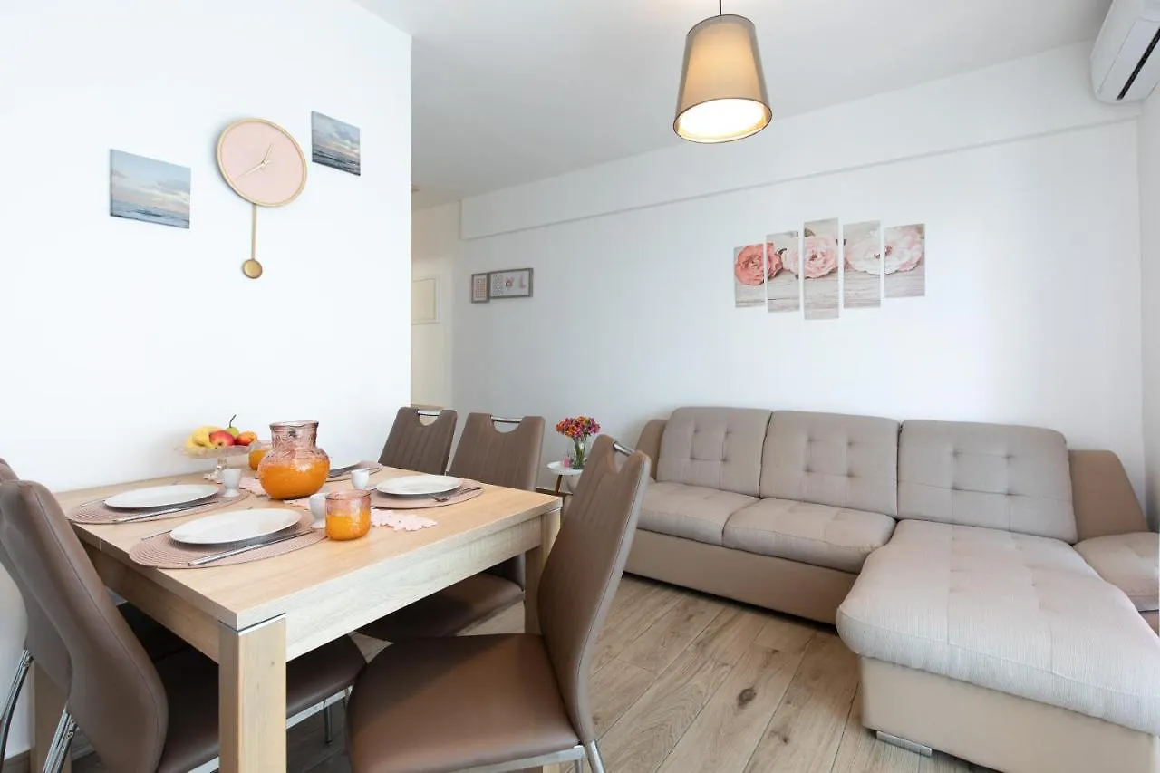 Apartments Ani 0*, Dramalj