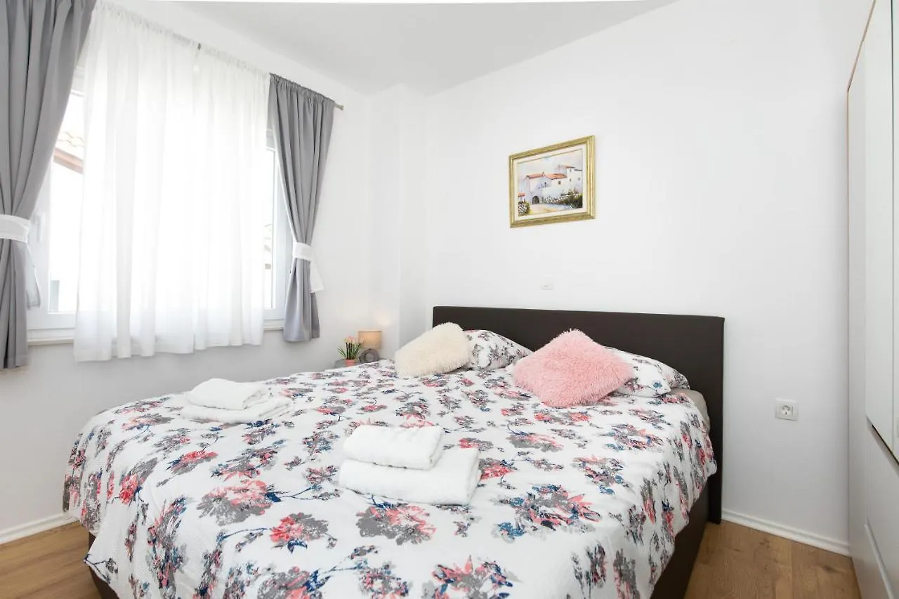 Apartments Ani Dramalj